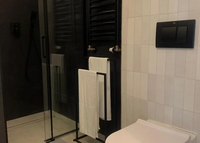 Fancy Near Manufaktura In Center Of 罗兹